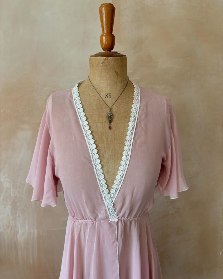 Soft Elegance in Dusky Pink