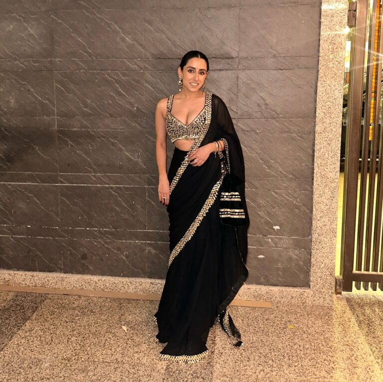 Black Saree Look