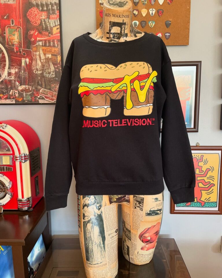 Retro MTV Sweatshirt